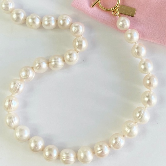 Freshwater Pearl Necklace with 14k Gold Toggle - Picture 4 of 5
